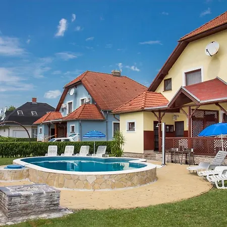 Familia Nyaralo 6a Holiday home
