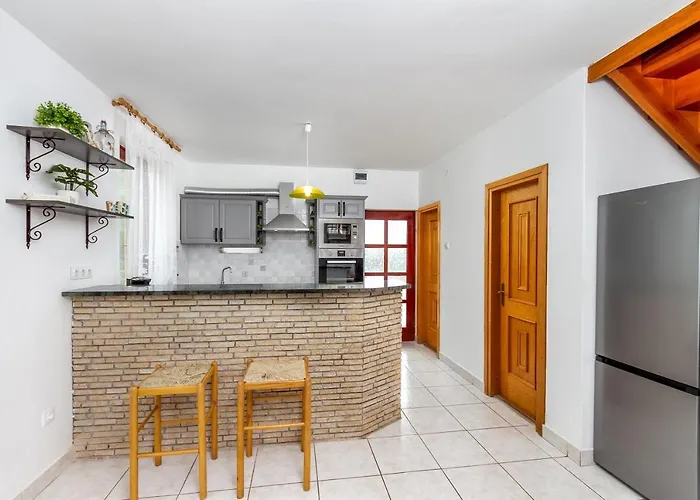 Familia Nyaralo 6a Tatil Evi