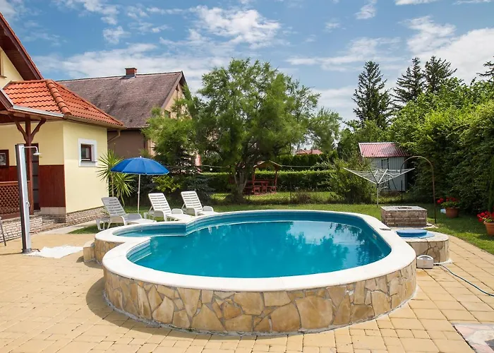 Familia Nyaralo 6a Hébergement de vacances *